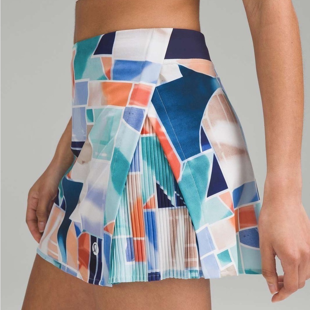 Lululemon Peek Pleat High-Rise Tennis Skirt
Shadow Court Multi / Night Sea 0